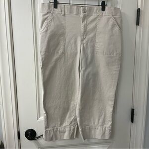 Gloria Vanderbilt beige zip front capris, size 14.